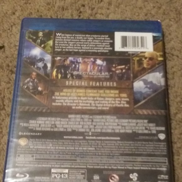 Pacific Rim Blu ray NWT - Picture 2 of 2